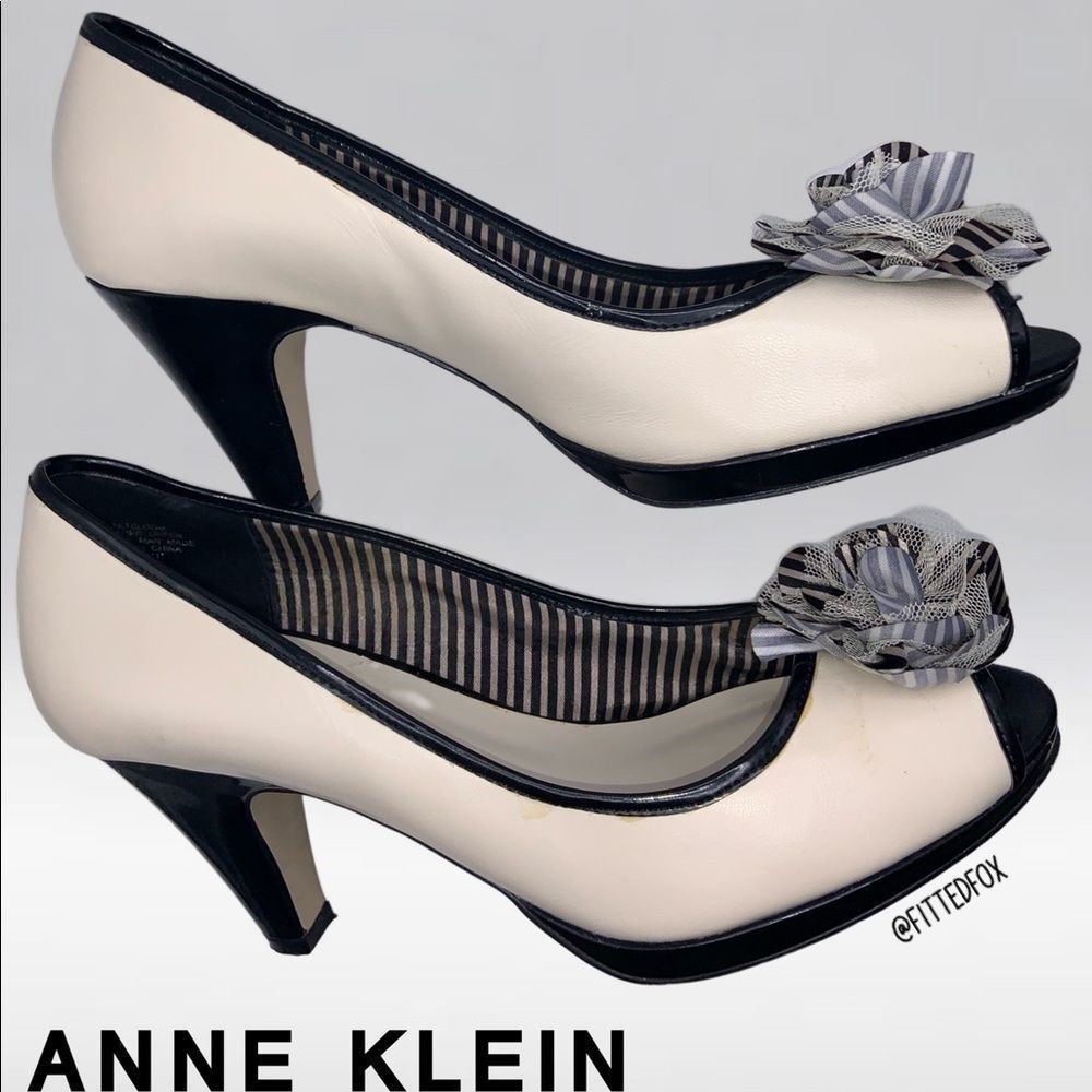 ANNE KLEIN HEELS | 3” HEEL | CREAM WITH BLACK & WHITE PINSTRIPE FLOWER | 8